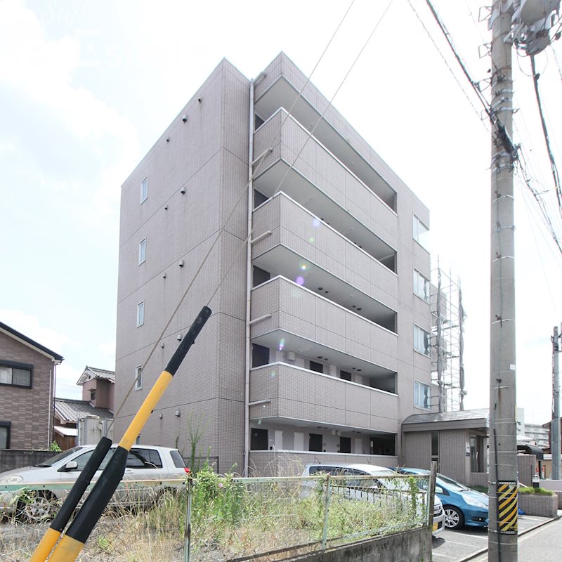 VINGT-CINQ COURT