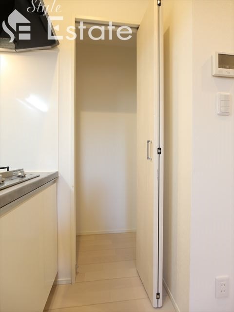 キッチン横収納