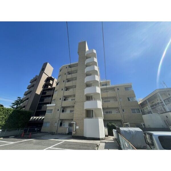 エレヴァールカズミ