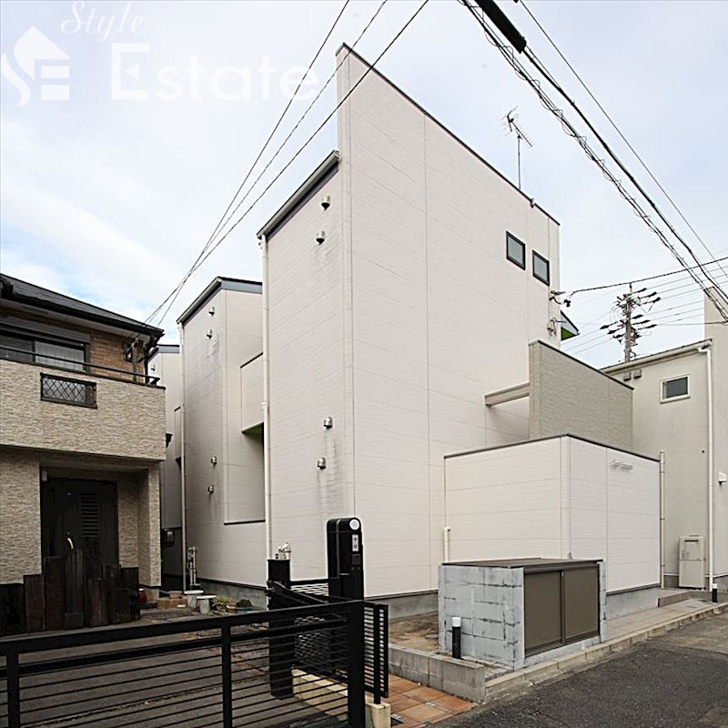 イースト　クレッセント