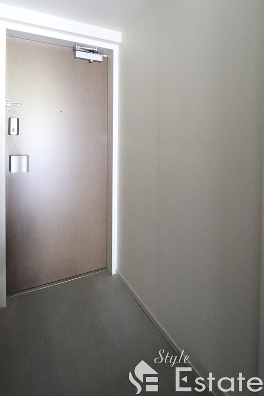 玄関 建設中
