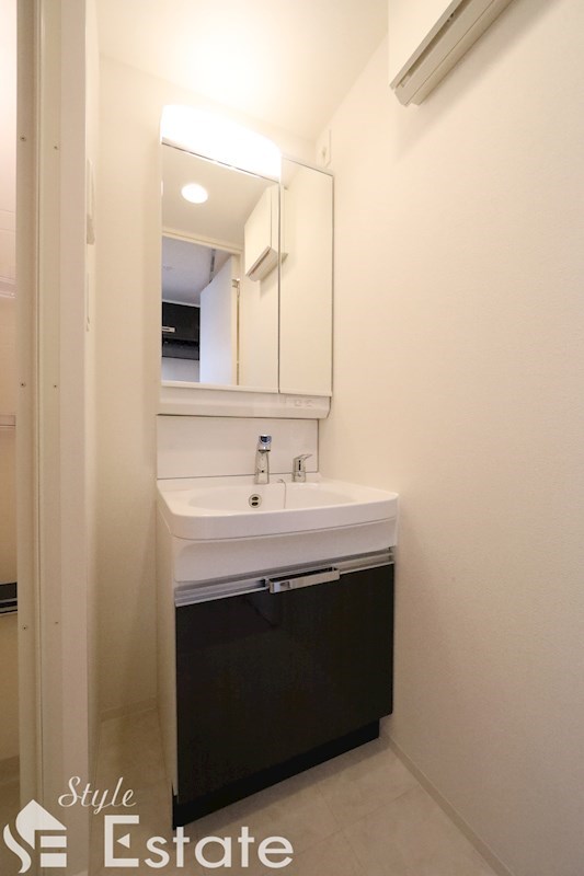 独立洗面台脱衣所